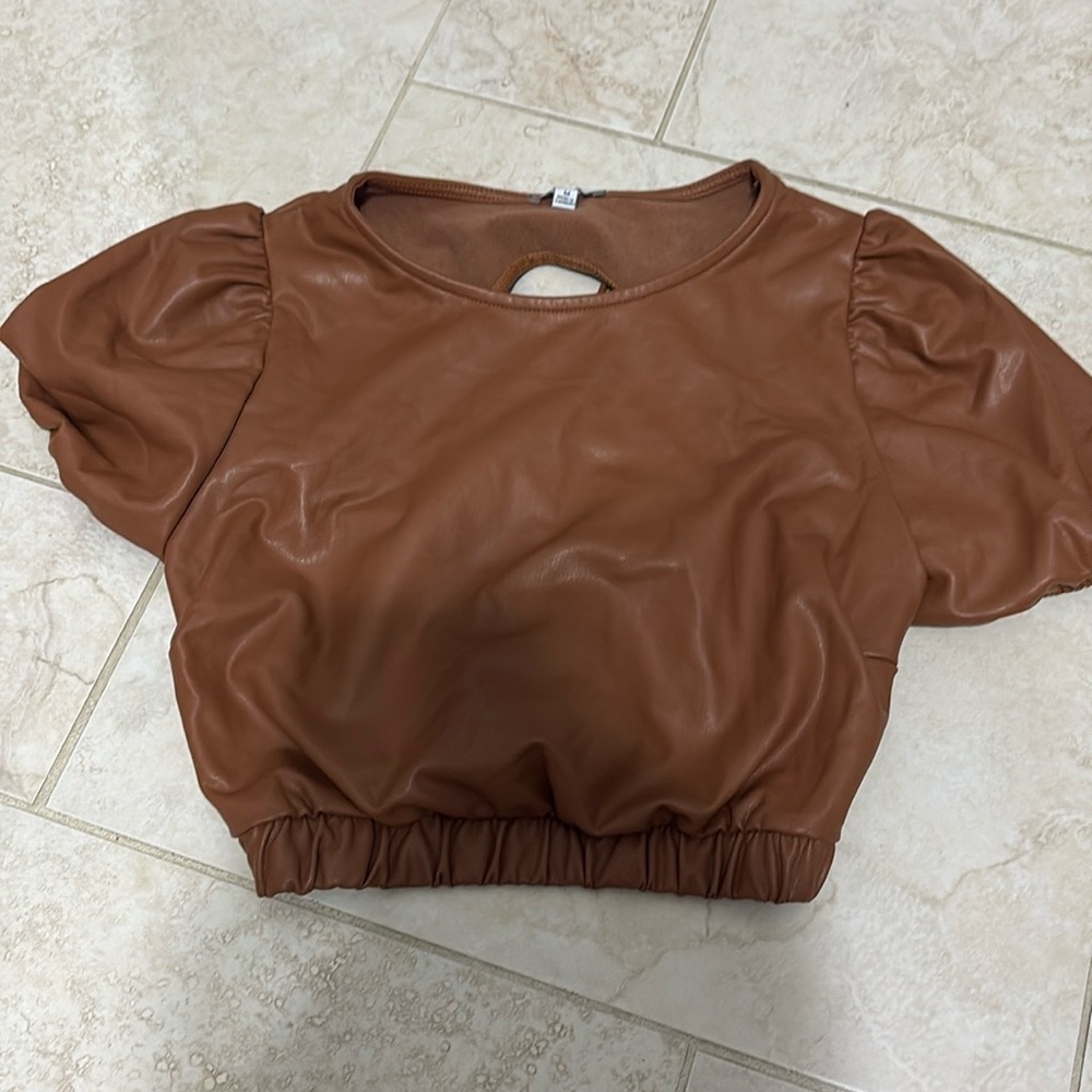 Perfect for fall! Pleather brown top!